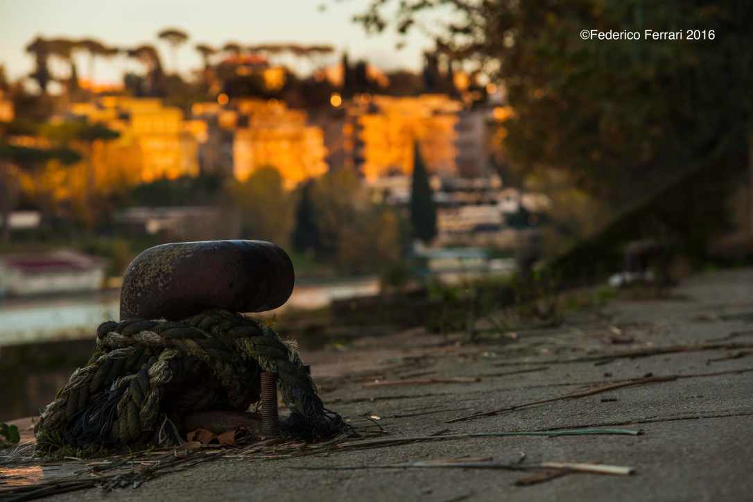 Lungotevere della Vittoria bitta